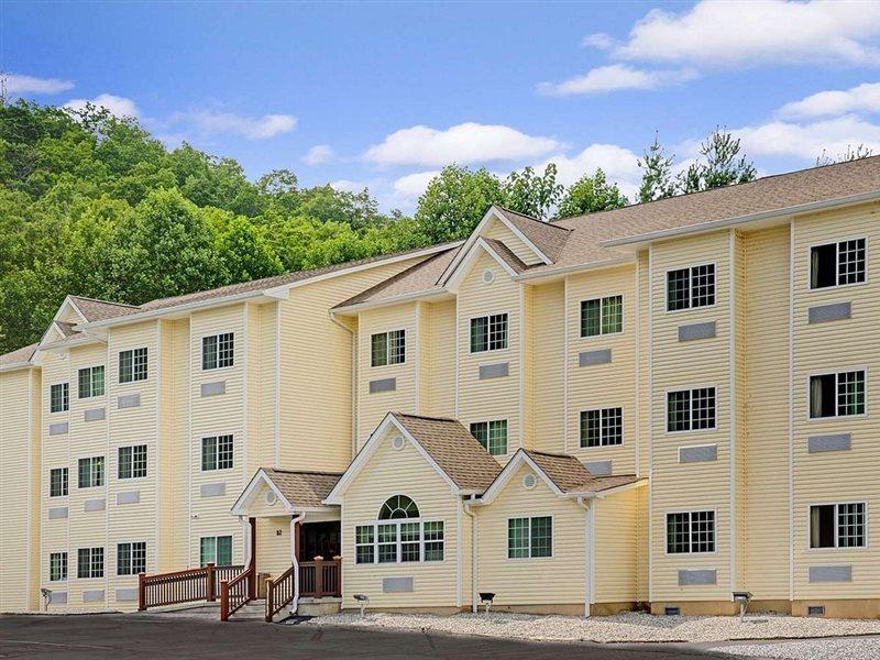Microtel Inn & Suites By Wyndham Bryson City Exterior photo