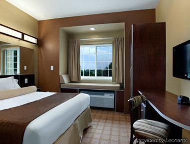 Microtel Inn & Suites By Wyndham Bryson City Room photo